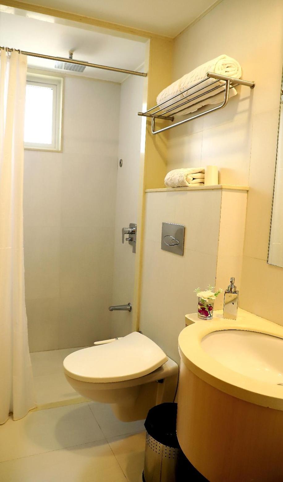 Quality Inn Patria Suites, Rajkot Luaran gambar