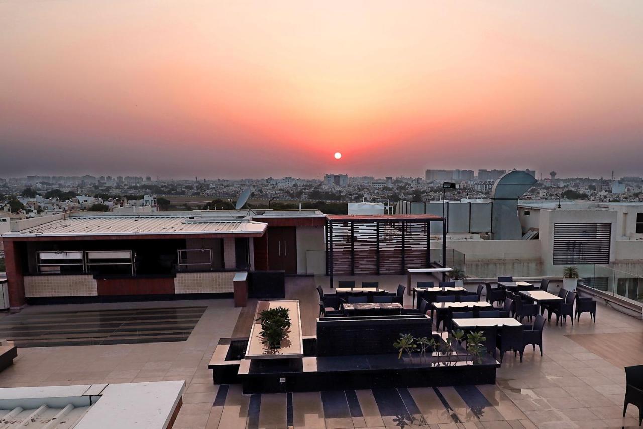 Quality Inn Patria Suites, Rajkot Luaran gambar