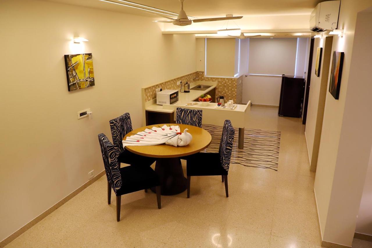 Quality Inn Patria Suites, Rajkot Luaran gambar