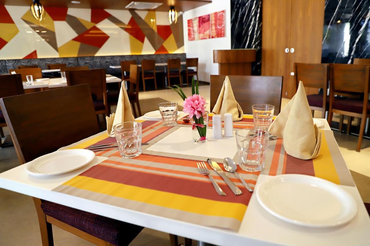 Quality Inn Patria Suites, Rajkot Luaran gambar