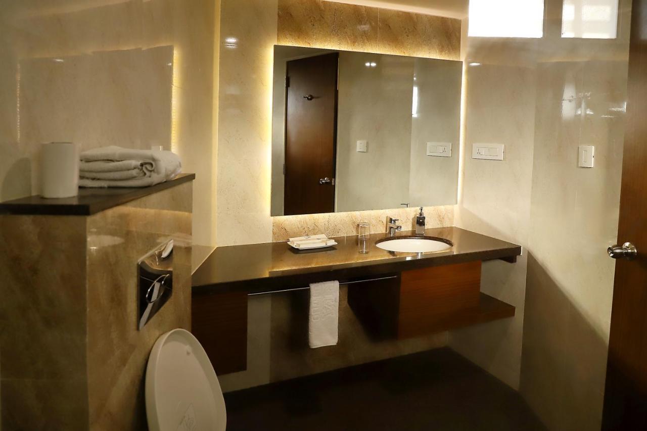 Quality Inn Patria Suites, Rajkot Luaran gambar