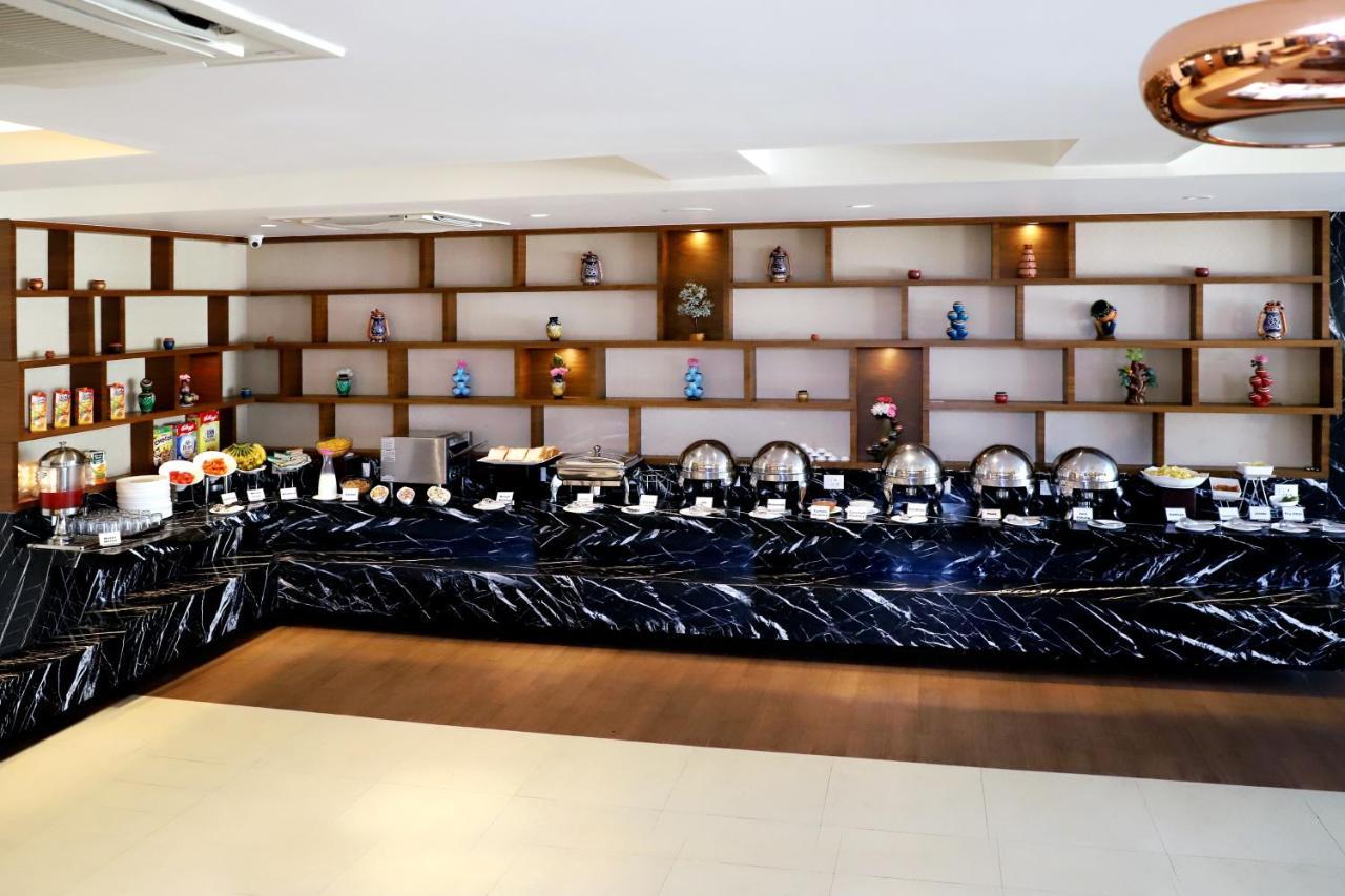 Quality Inn Patria Suites, Rajkot Luaran gambar